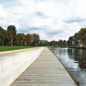 Quai sur bassin en eau/ Maselapark - Berlin